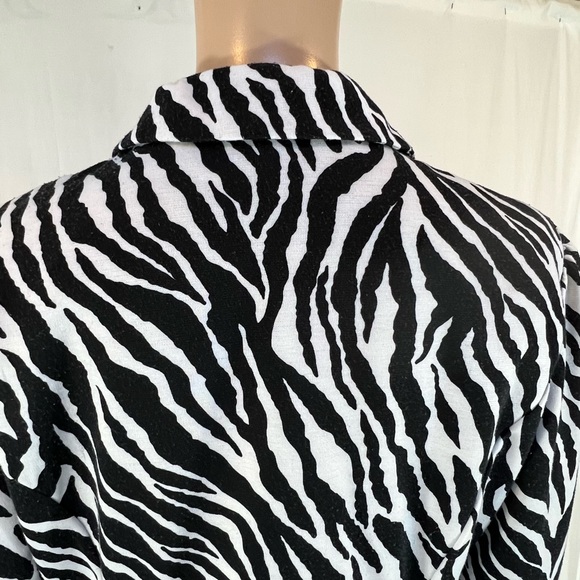 Bongo women’s semi Cropped Jacket. Sz XL. Black White w/ Blue partial lining - Picture 9 of 9